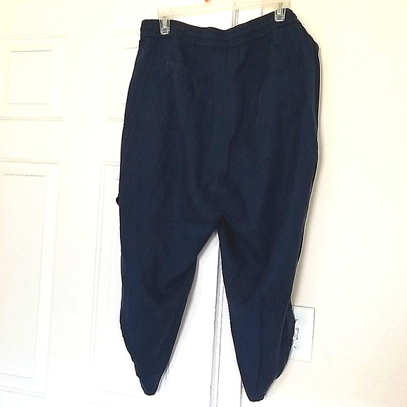 Navy capri - Picture 2 of 2